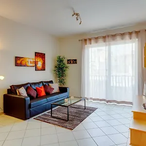 Apartment Spacious, Location
