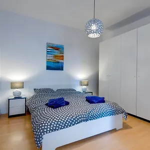 Appartamento With Stunning Seaviews
